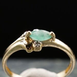 Lovely Natural Emerald and Diamond 10k Yellow Gold Ring size 6 estate Jewelry
